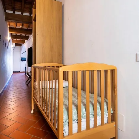 Guest house La Dimora Nell'anfiteatro Superior And Self Check In Elevator Air Conditioning Lucca