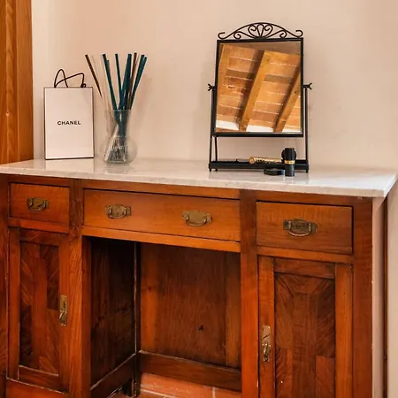 La Dimora Nell'anfiteatro Superior And Self Check In Elevator Air Conditioning Guest house Lucca